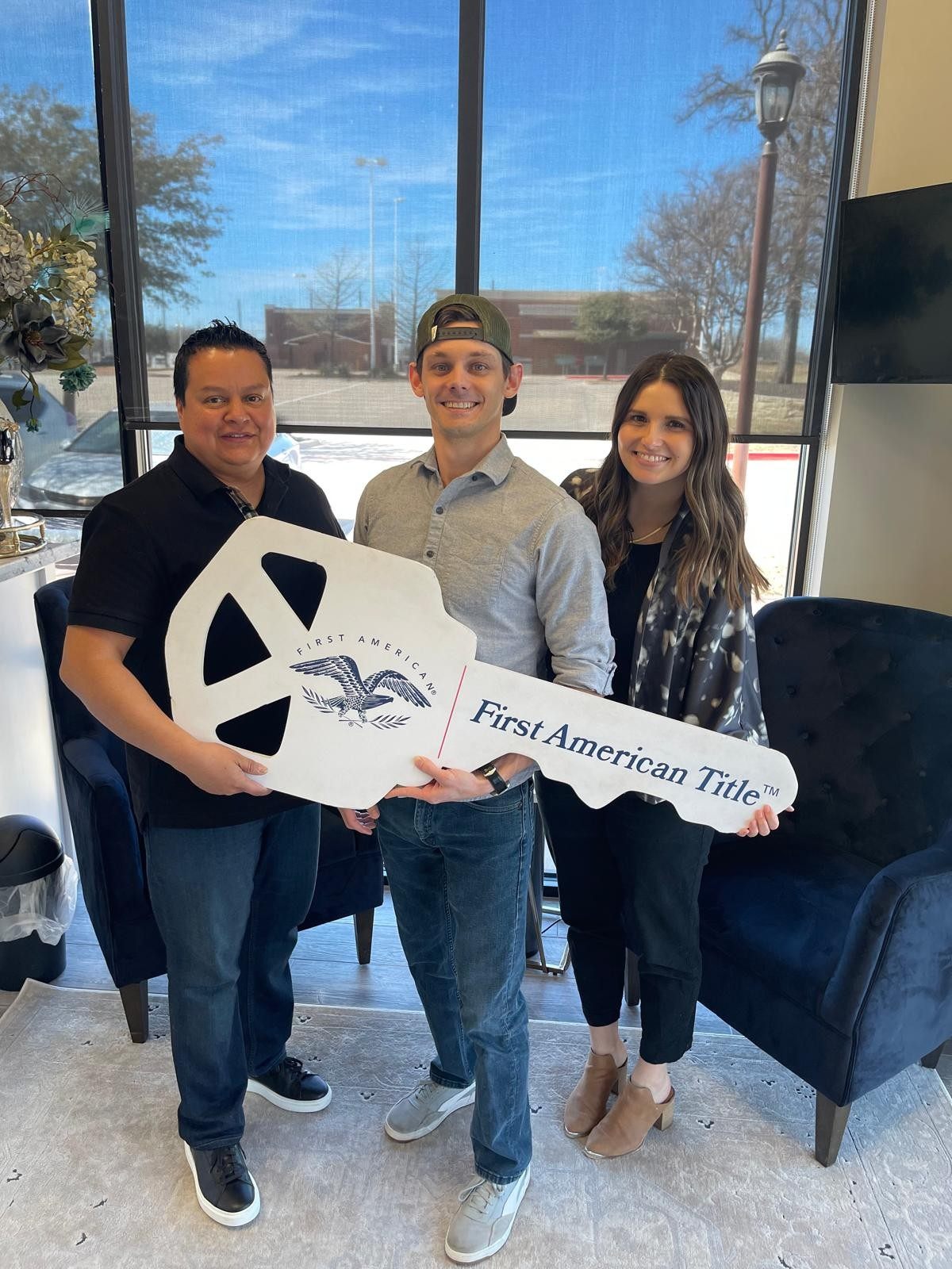 Sergio Bazan handing over the keys to a happy DFW couple on closing day